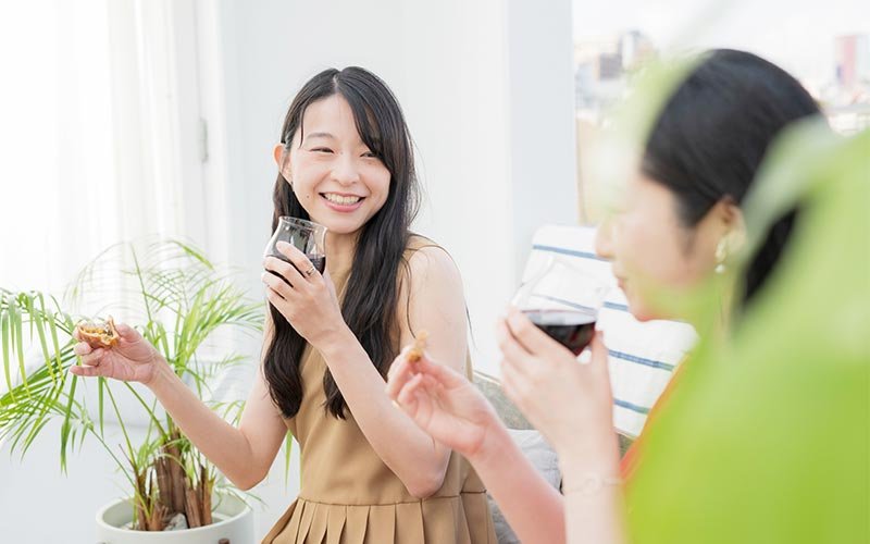 「赤ワインにはお惣菜系のパンが合いますね」(花井さん)。